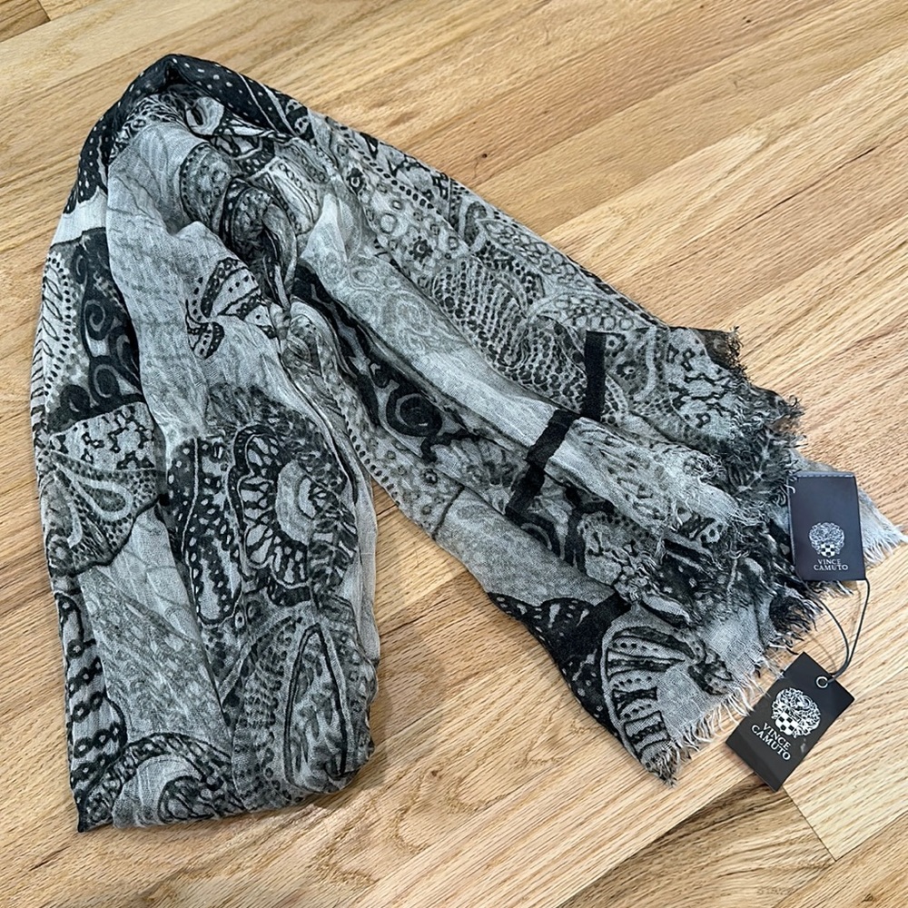 NWT Vince Camuto Scarf